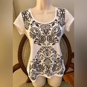 Cache Black and White Paisley Patterned Short Sleeve Top